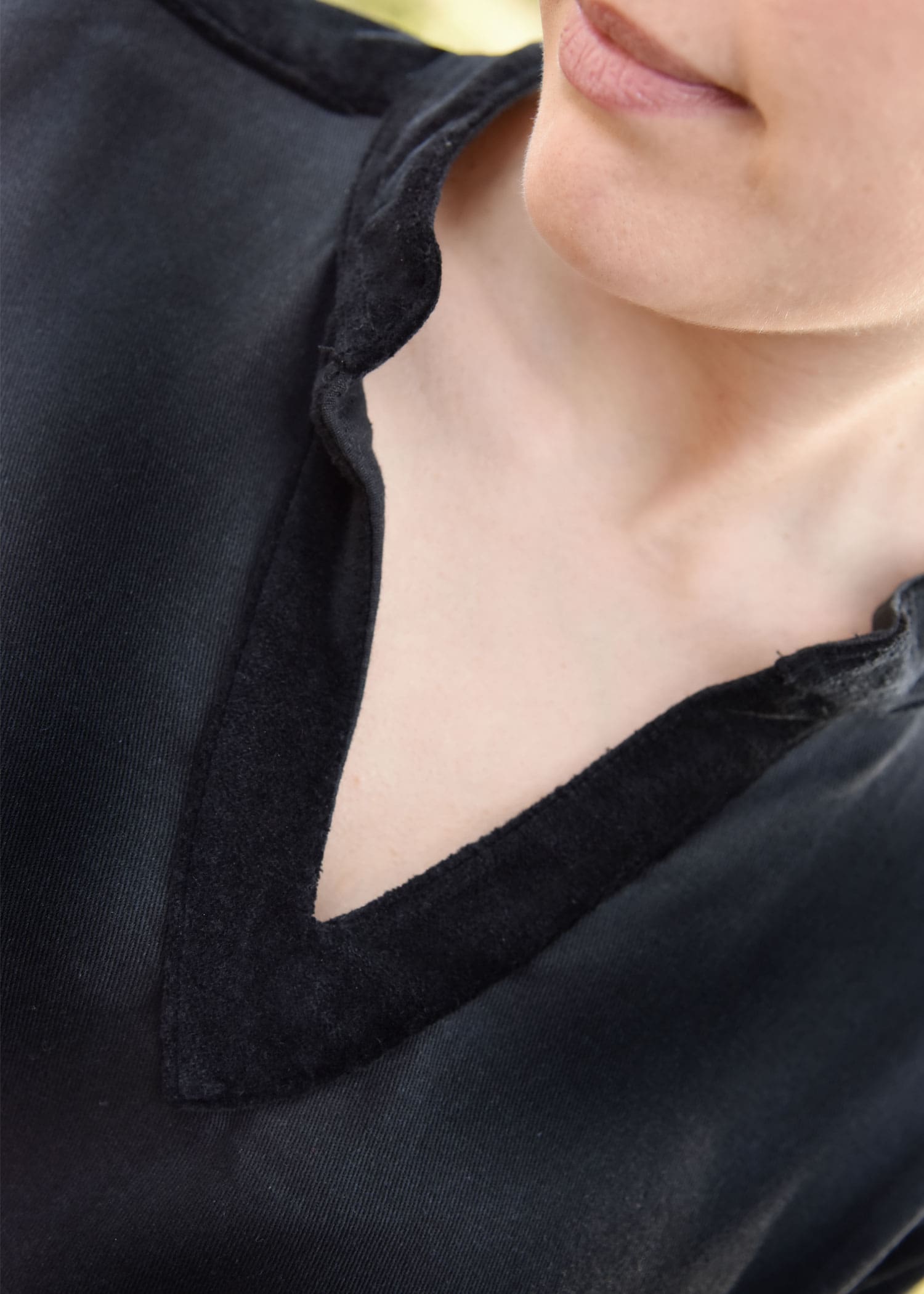 Abito medievale con inserti in velluto, nero - immagine 6