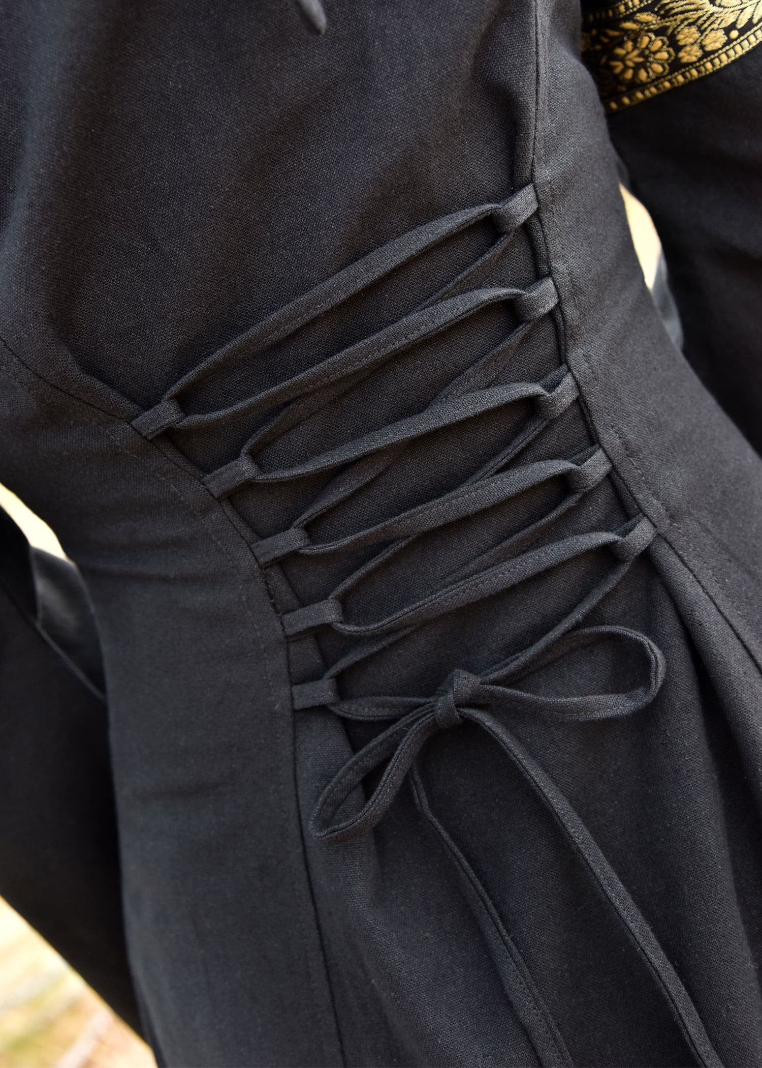 Abito stringato avanti e dietro con cappuccio, nero - immagine 6