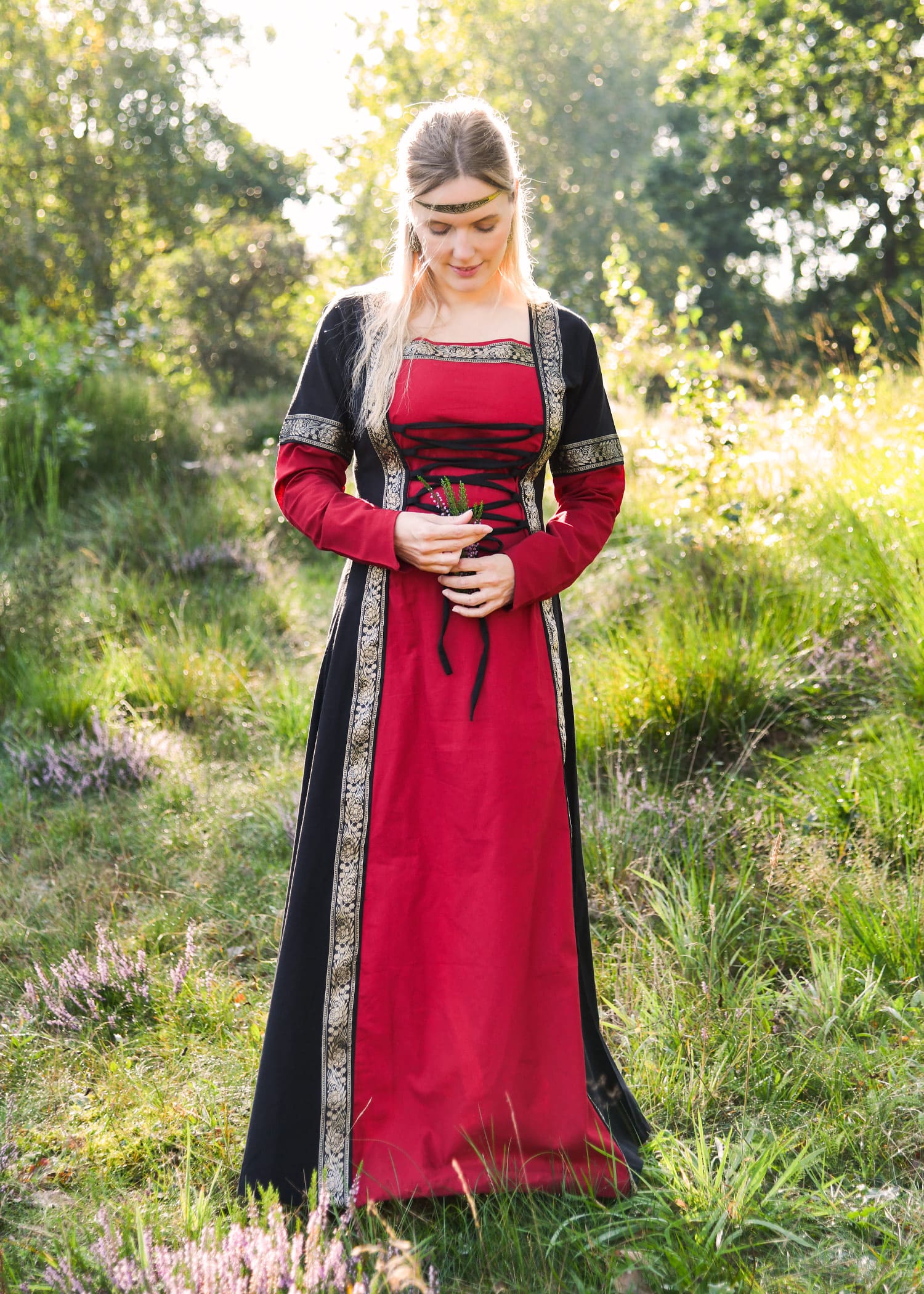 Abito bicolore, stringato avanti e dietro, nero/rosso