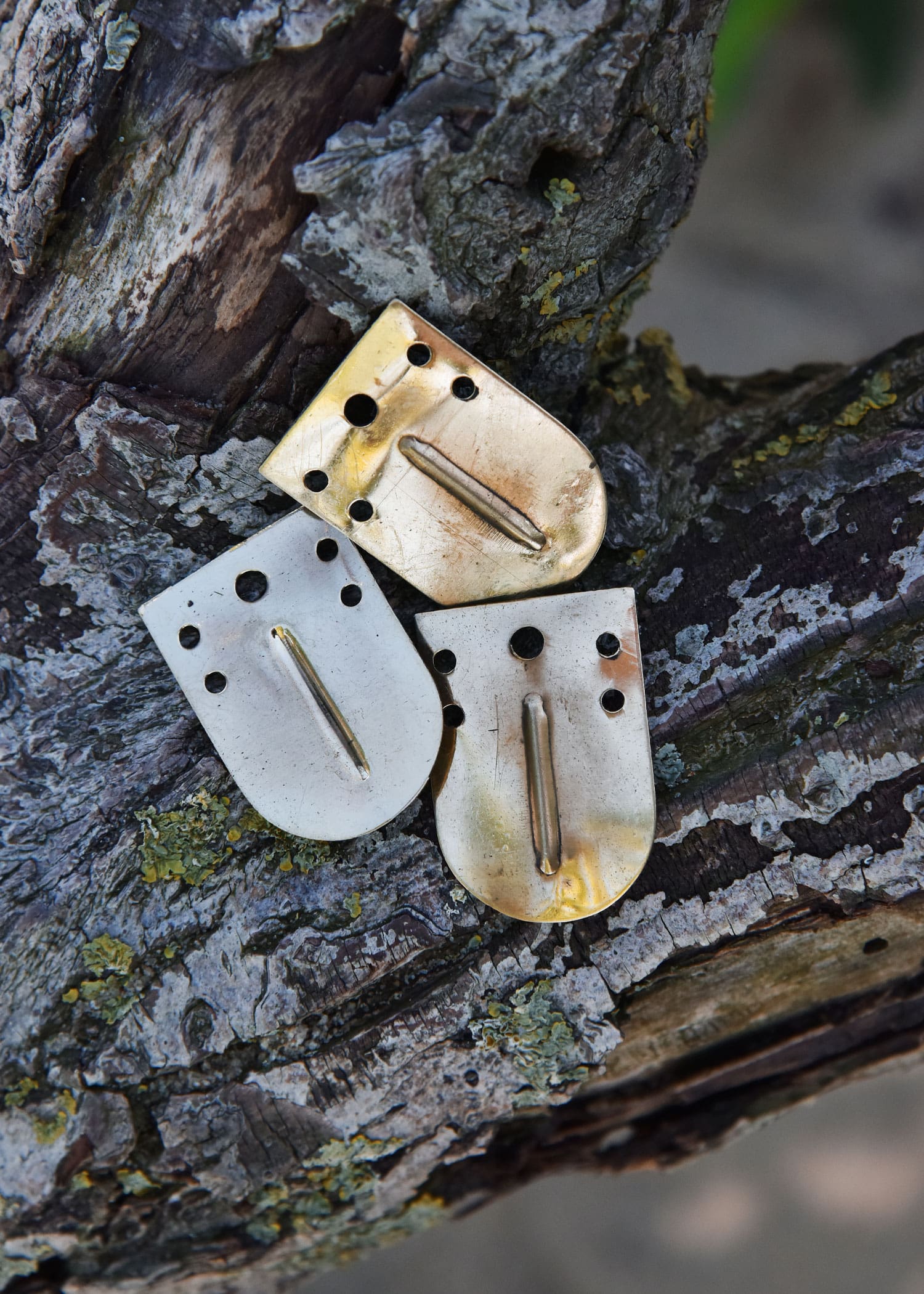 Scaglie in ottone per Armature Lamellari, 25 mm x 35 mm, con nervatura - immagine 3