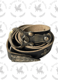 Cintura in cuoio con decorazioni in ottone croci, 150 cm